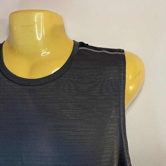 Hind Men's Ultra light Charcoal Running Tank Top - Size Medium - NWT $40 - Picture 2 of 4